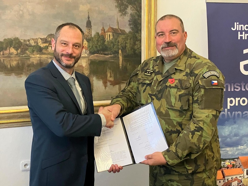 K podpisu memoranda došlo i v Jindřichově Hradci se starostou Michalem Kozárem