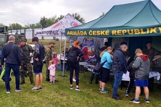 Karierní centrum navštívily desítky zájemců o službu v armádě 