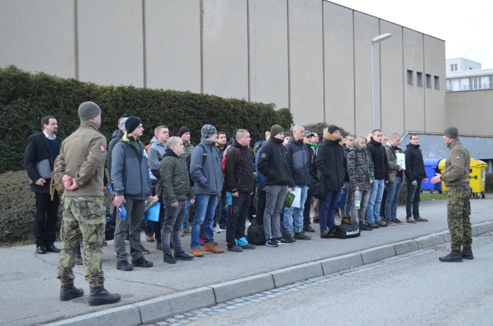 Kasárna Dědice opět zaplnili armádní nováčci