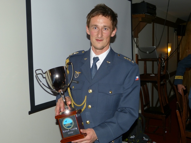 kpt.Ladislav Zajíček po vyhlášení nejlepším absolventem HTIC 2014