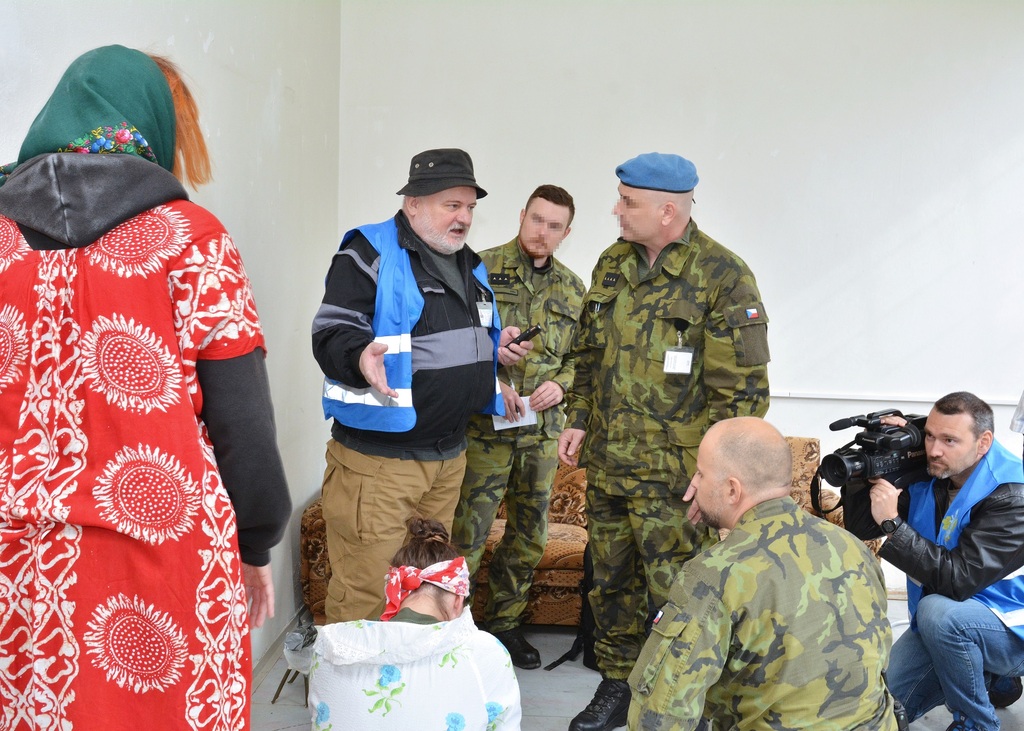  Tisková konference a nátlak médií