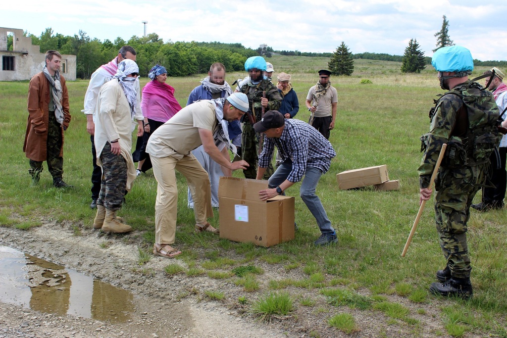  Eskalace násilí při rozdělování humanitární pomoci ve vesnici
