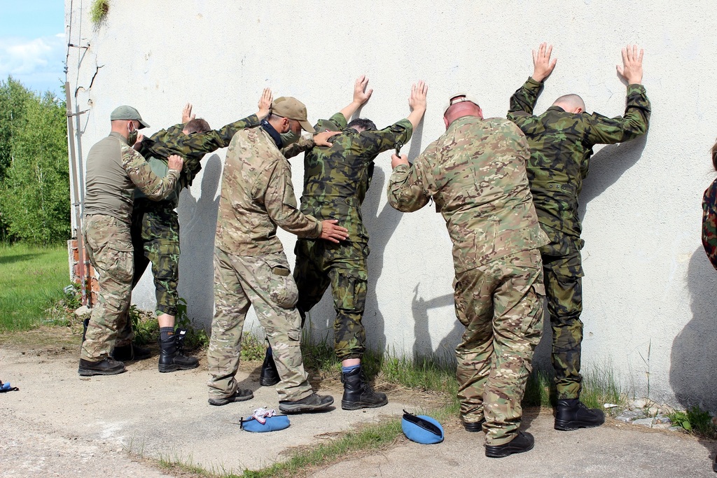  Prohledávání i fyzické násilí jsou možné scénáře, ve kterých se může v krajních situacích vojenský pozorovatel ocitnout