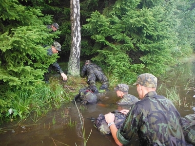 Dělostřelci v Brdech trénovali, jak přežít