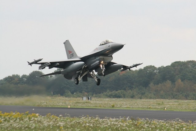 Letoun F-16