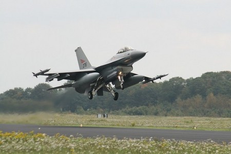 Letoun F-16