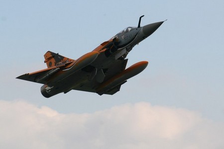 Letoun Mirage 2000 v tygří kamufláži