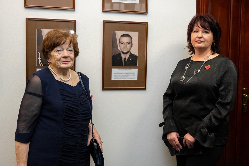 Maminka Adriana Wernera paní Aleksandra Werner a jeho sestřenice Karin Brankovič