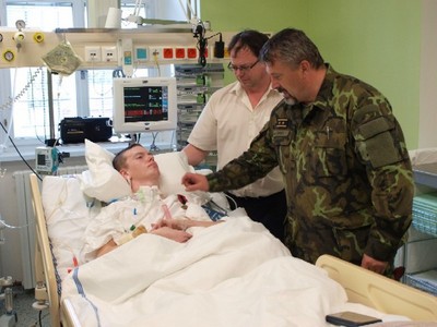 Medaile Za zranění pro desátníka Lukáše Hirku