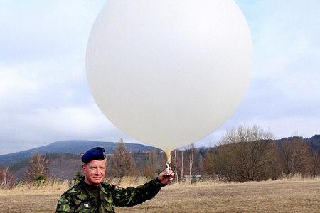 Dělostřelci si vyzkoušeli nový meteorologický prostředek Blesk