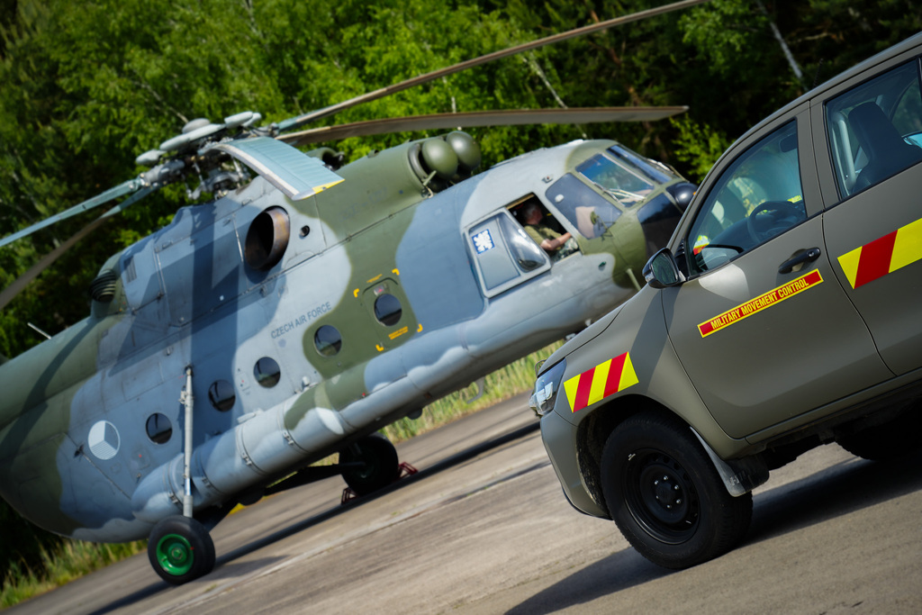 Mi-17 a Hilux