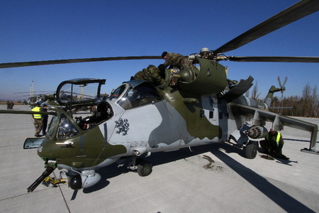 Mi-24 v akci: osmihodinové bojové střelby na pozemní cíle 