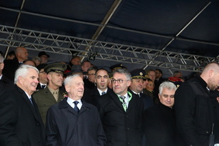 Minister Metnar with James Mattis at the grandstand