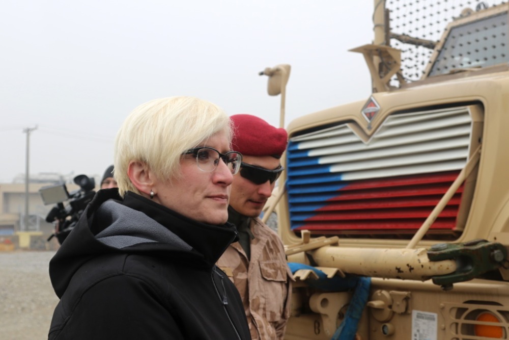 Minister Slechtova inspecting Czech soldiers’ materiel and vehicles (1)