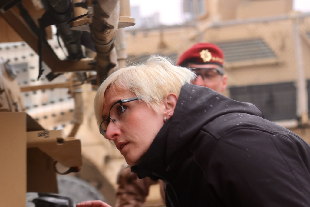 Minister Slechtova inspecting Czech soldiers’ materiel and vehicles (2)