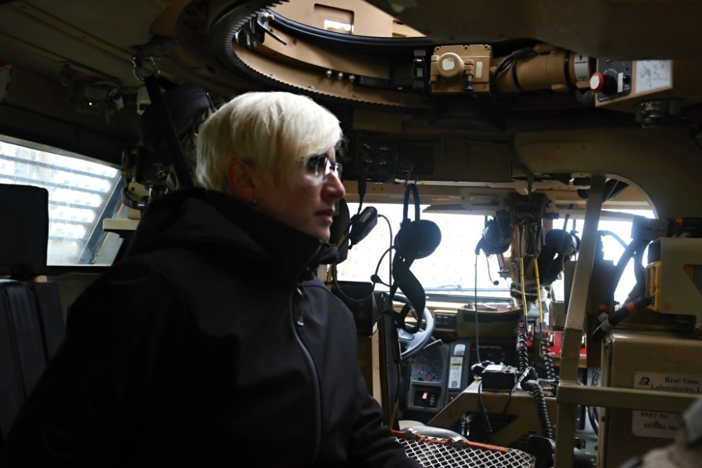 Minister Slechtova inspecting Czech soldiers’ materiel and vehicles (3)