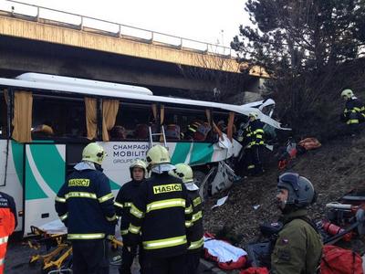 Kryštof 07 pomáhal při záchraně dětí z havarovaného autobusu u Rokycan
