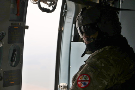 Monitorování situace z paluby vrtulníku Mi-171š