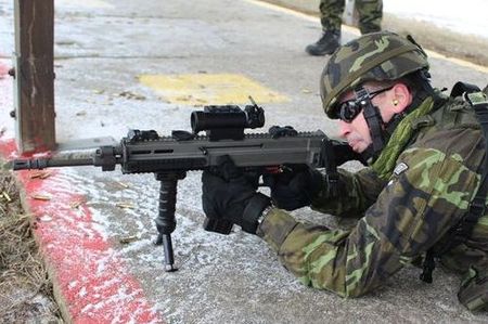 Střelecký výcvik v minus patnácti stupních výsadkáře nadchl