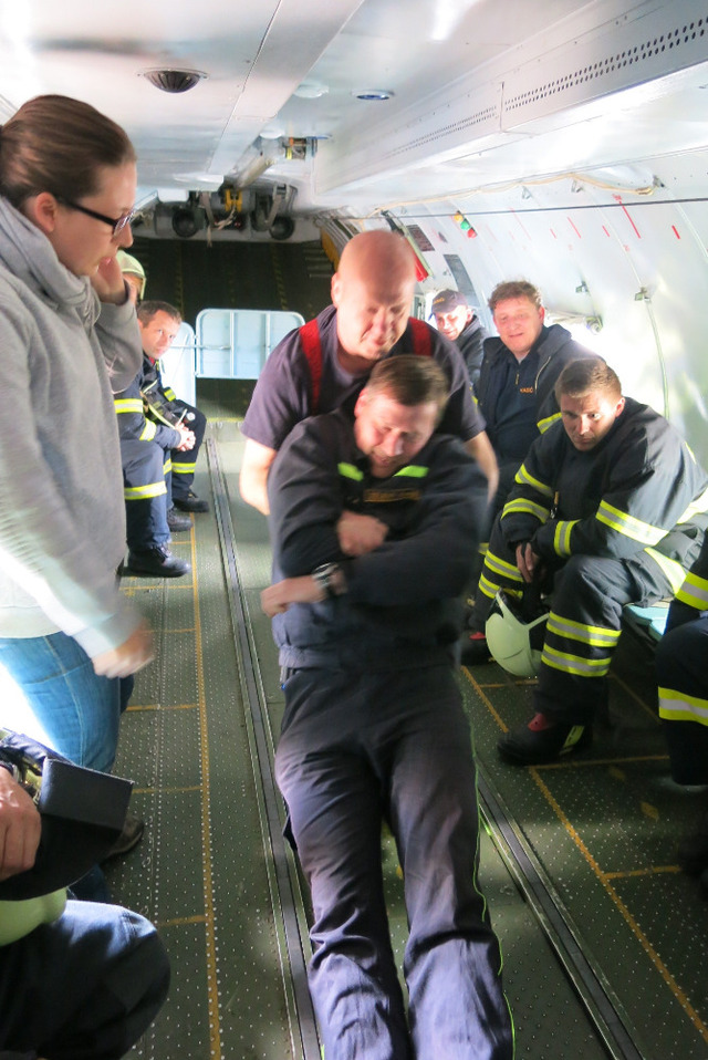 Nácvik manipulace z raněným uvnitř AN-26