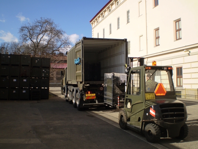 Nácvik nakládky materiálu MU 4.2-klimatizací- do kontejnerů u Centra zabezpečení majetkem týlových služeb Brno