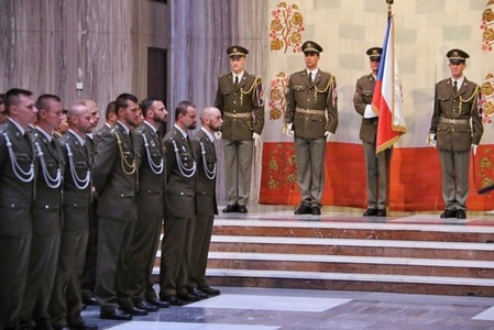 Vojáci sedmé strážní roty převzali na Vítkově ocenění