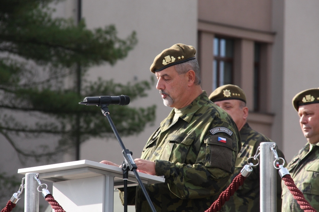 Nástupu se zúčastnil také zástupce náčelníka Generálního štábu generálmajor Lafek 