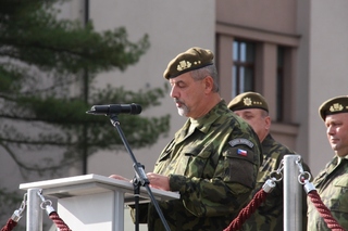 Nástupu se zúčastnil také zástupce náčelníka Generálního štábu generálmajor Lafek 