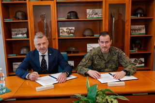 Náčelník Generálního štábu AČR generálporučík Karel Řehka a generální ředitel společnosti ERA a. s. Ondřej Chlost dnes podepsali memorandum o spolupráci