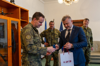 Náčelník Generálního štábu AČR generálporučík Karel Řehka a generální ředitel společnosti ERA a. s. Ondřej Chlost dnes podepsali memorandum o spolupráci