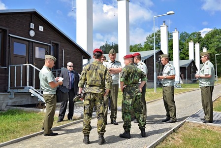 Náčelník Generálního štábu AČR armádní generál Josef Bečvář si prohlédl učebně - výcvikové zařízení Hamry