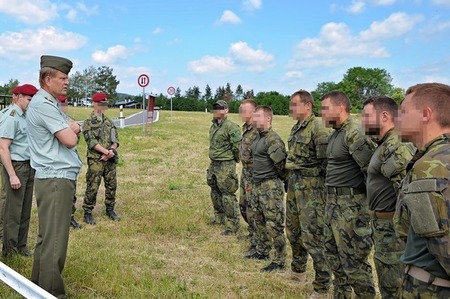 Generál Josef Bečvář navštívil Centrum podpory speciálních sil