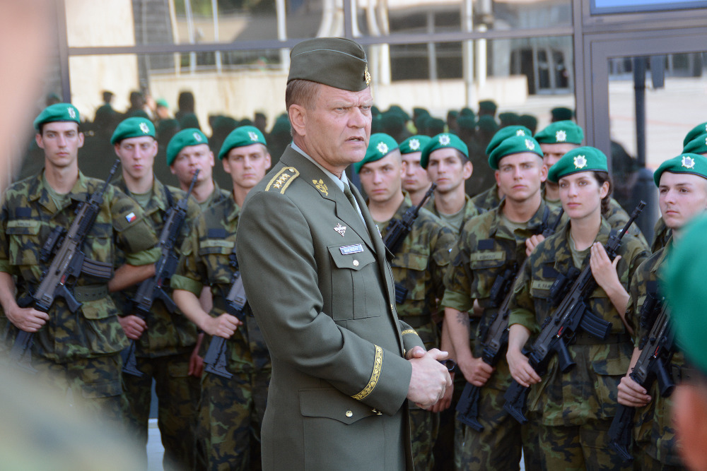 Armádní generál Josef Bečvář poděkoval všem vojákům AČR i občanským a státním zaměstnancům za práci, kterou v minulém roce odvedli
