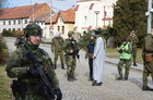 Nic není ponecháno náhodě. Vojáci vše bedlivě střeží