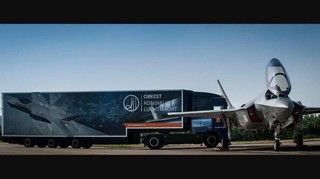 Nizozemský orchestr přiveze hudební nástroje a další vybavení v trucku speciálně upraveném pro toto hudební těleso
