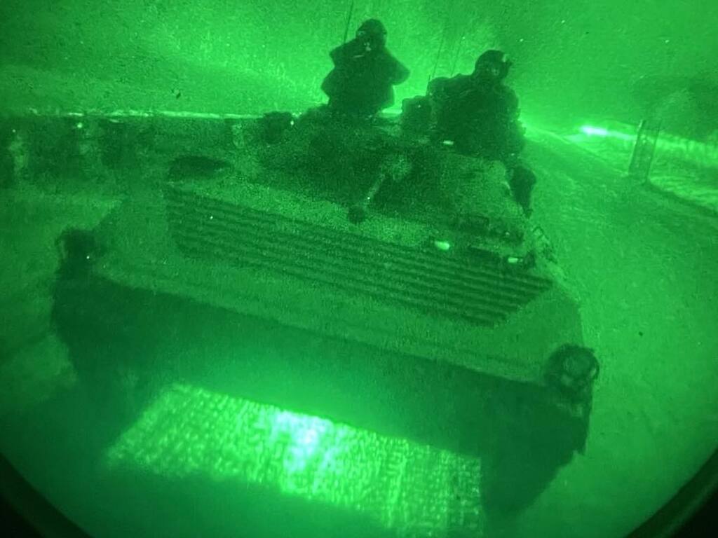 Noční přesun v rámci cvičení Allied Spirit 25