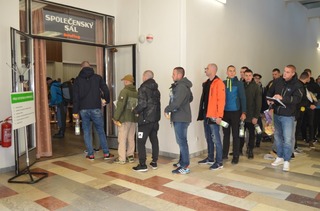 Nováčky čekal příjem v prostorách společenského klubu