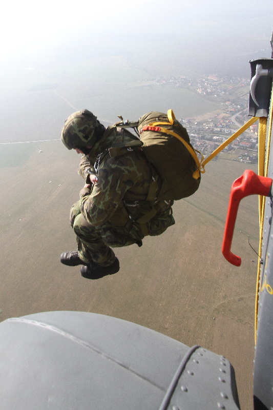 Nový padákový komplet OVP-12SL 05