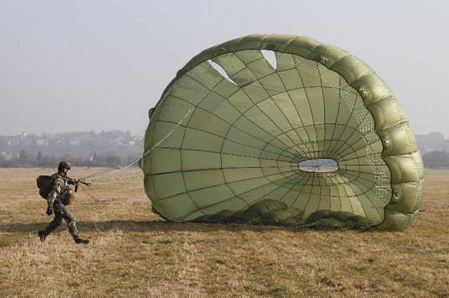 Nový padákový komplet OVP-12SL 07