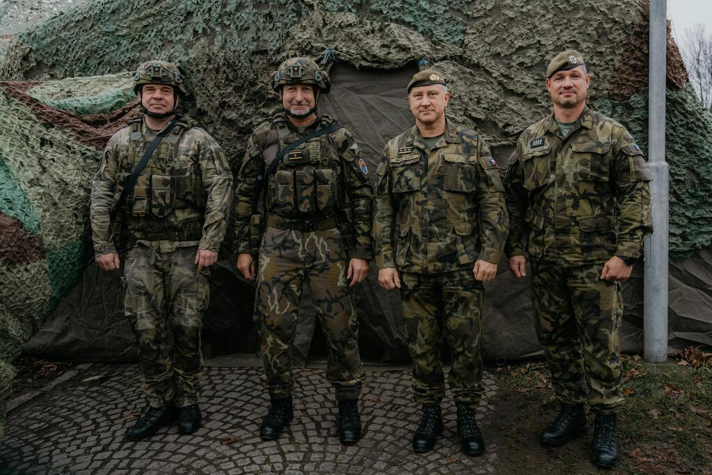 nprap. Aleš Machálka, brig. gen. Zdeněk Mikula, genpor. Václav Vlček, štab. prap. Martin Bodnar