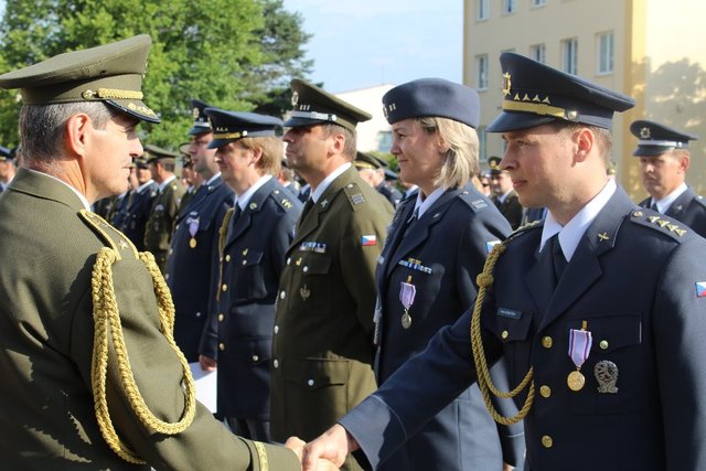 Ocenění vybraných vojáků (2)