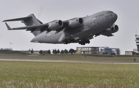 Transportní letoun C-17 Globemaster poprvé přistál na náměšťské základně 