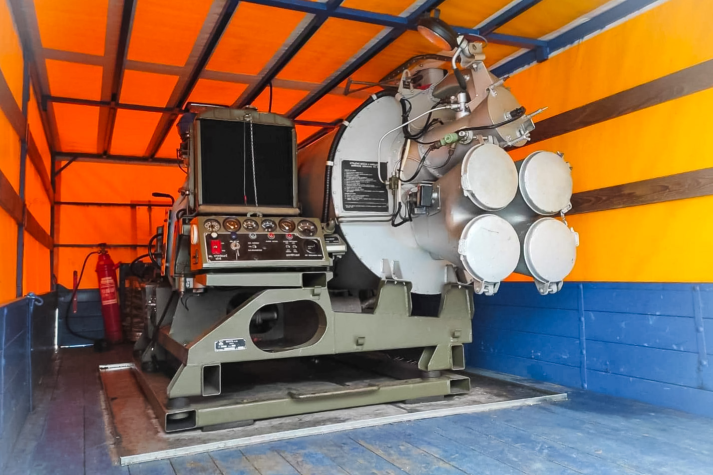 Odmrazovací stroj TO-5 na podvozku AVIE  