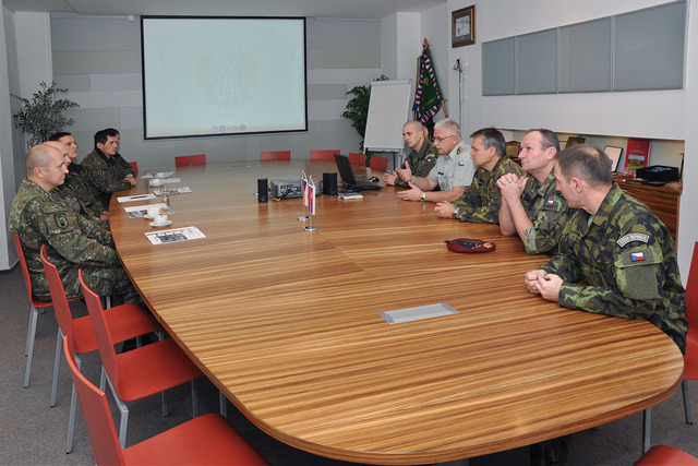 Oficiální přijetí a brífink velitele VeV-VA brig.gen. Jána Kožiaka
