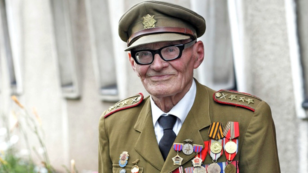 Zemřel válečný veterán plukovník Jan Plovajko. Pohřeb bude mít v pátek v Trutnově