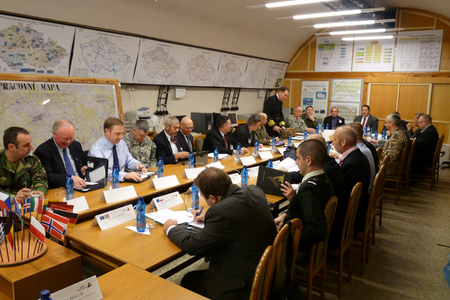 Chemičtí odborníci NATO se setkali v České republice. Naše armáda jim předvedla novou techniku