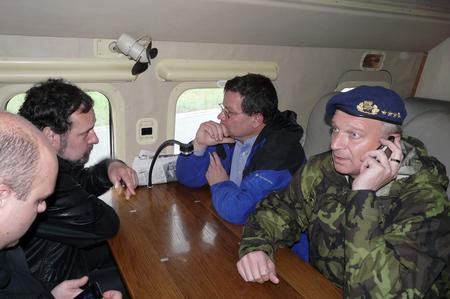 Další tři stovky vojáků míří do zasažených oblastí