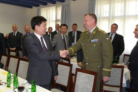 O Bílou knihu je zájem i v zahraničí