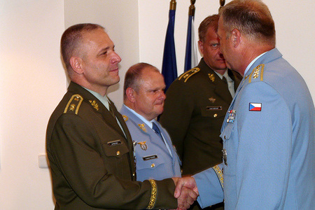Do čela armády nastupují noví lidé