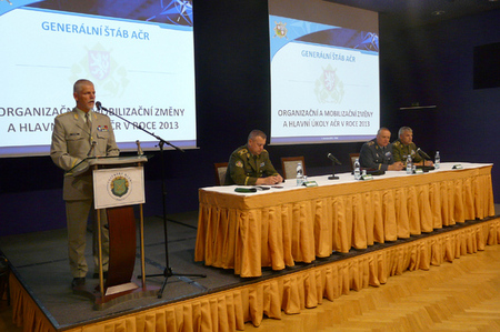 Generál Pavel provedl „první výkop“ v nové organizační struktuře armády 